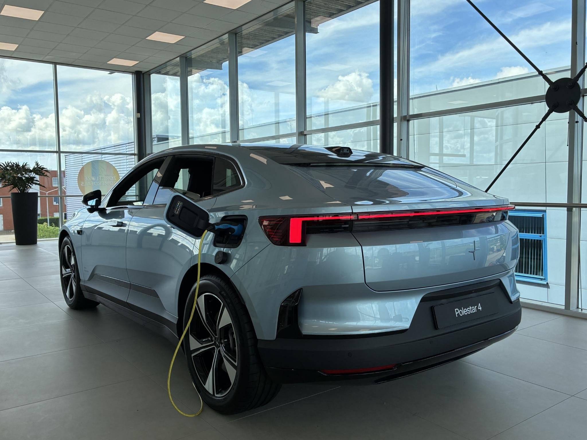 Polestar 4 Long Range Dual motor Plus 100 kWh Long range dua, Auto's, Polestar, Automaat, 12 maanden, Automatische klimaatregeling