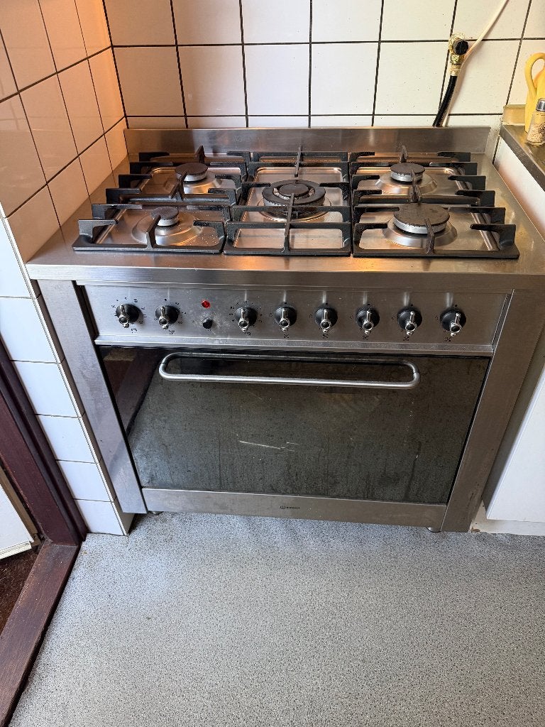 Gasfornuis en oven(5 pits met Wok brander), Overige typen, Ophalen, Gebruikt