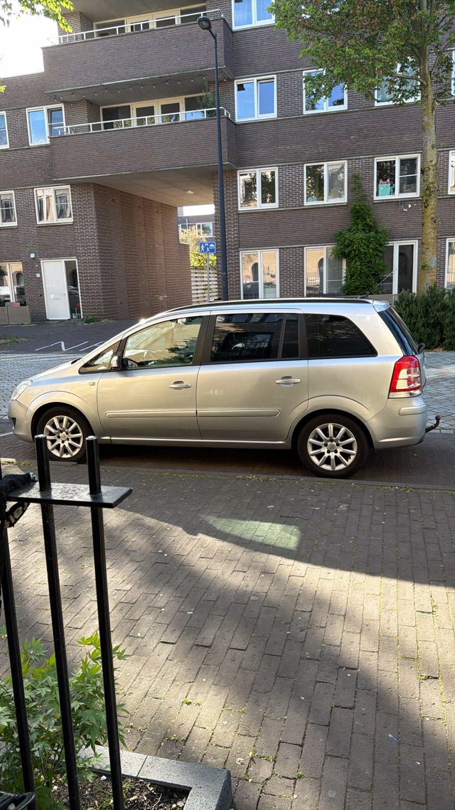 Opel Zafira 1.6 16V 85KW 2009 Grijs, Auto's, Opel, Particulier, Zafira, Benzine, B, MPV, Handgeschakeld, Origineel Nederlands