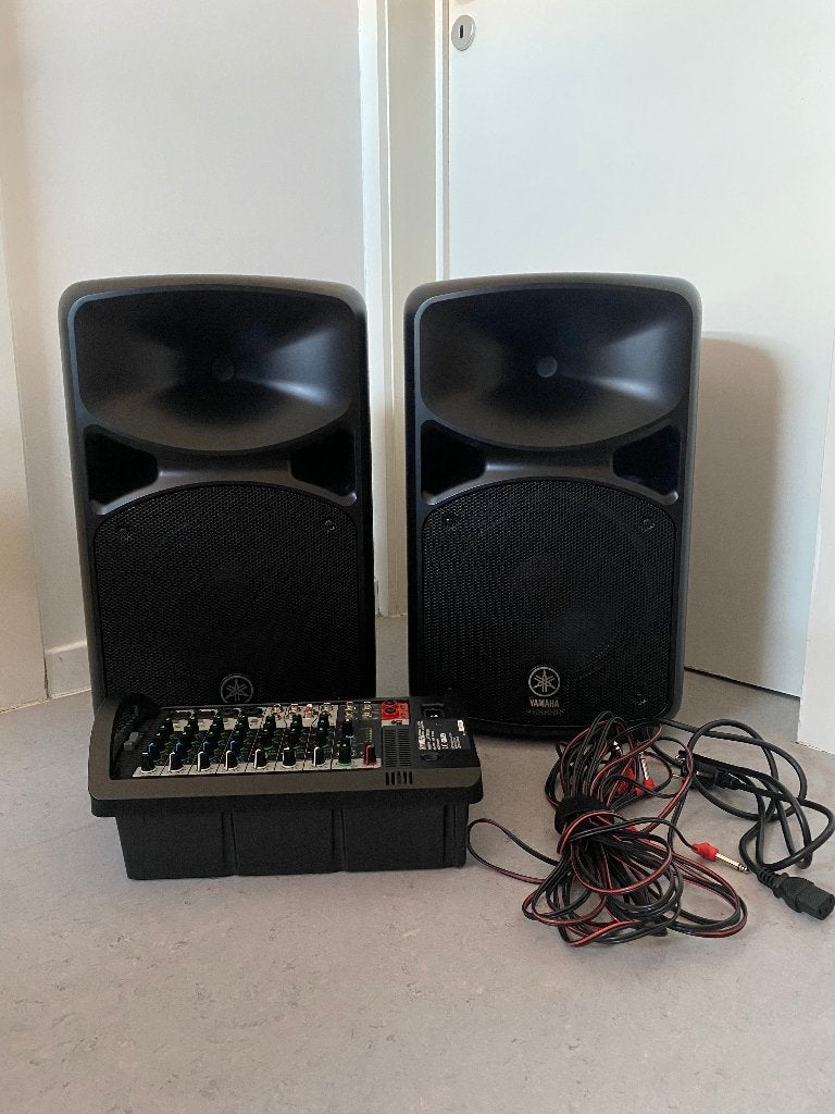 Yamaha Stagepas 600i draagbaar geluidssysteem + transporttas, Ophalen, Zo goed als nieuw, 500 tot 1000 watt, P.A.
