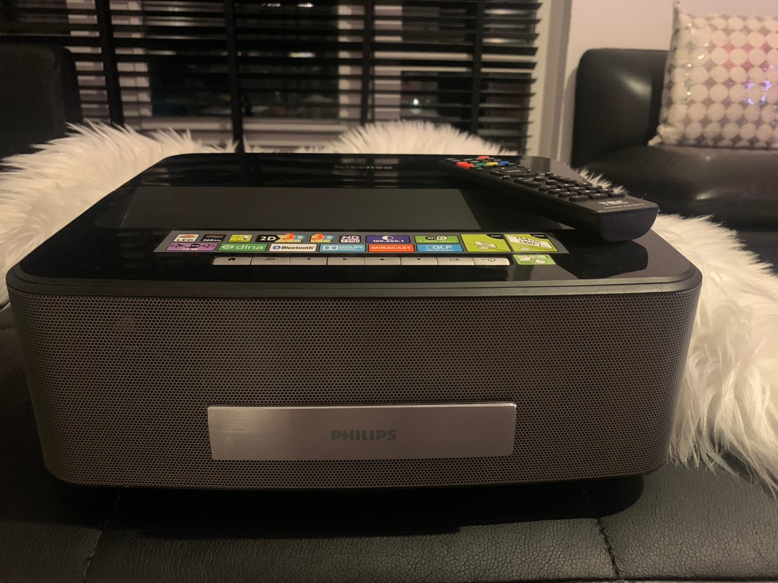 Philips Screeneo/Ultra Short Throw/Bluetooth/WiFi/, Ophalen of Verzenden, Zo goed als nieuw