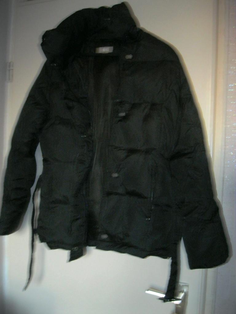 Zwart dons winterjas van WE, maat M, Maat 38/40 (M), WE, Zwart, Nieuw