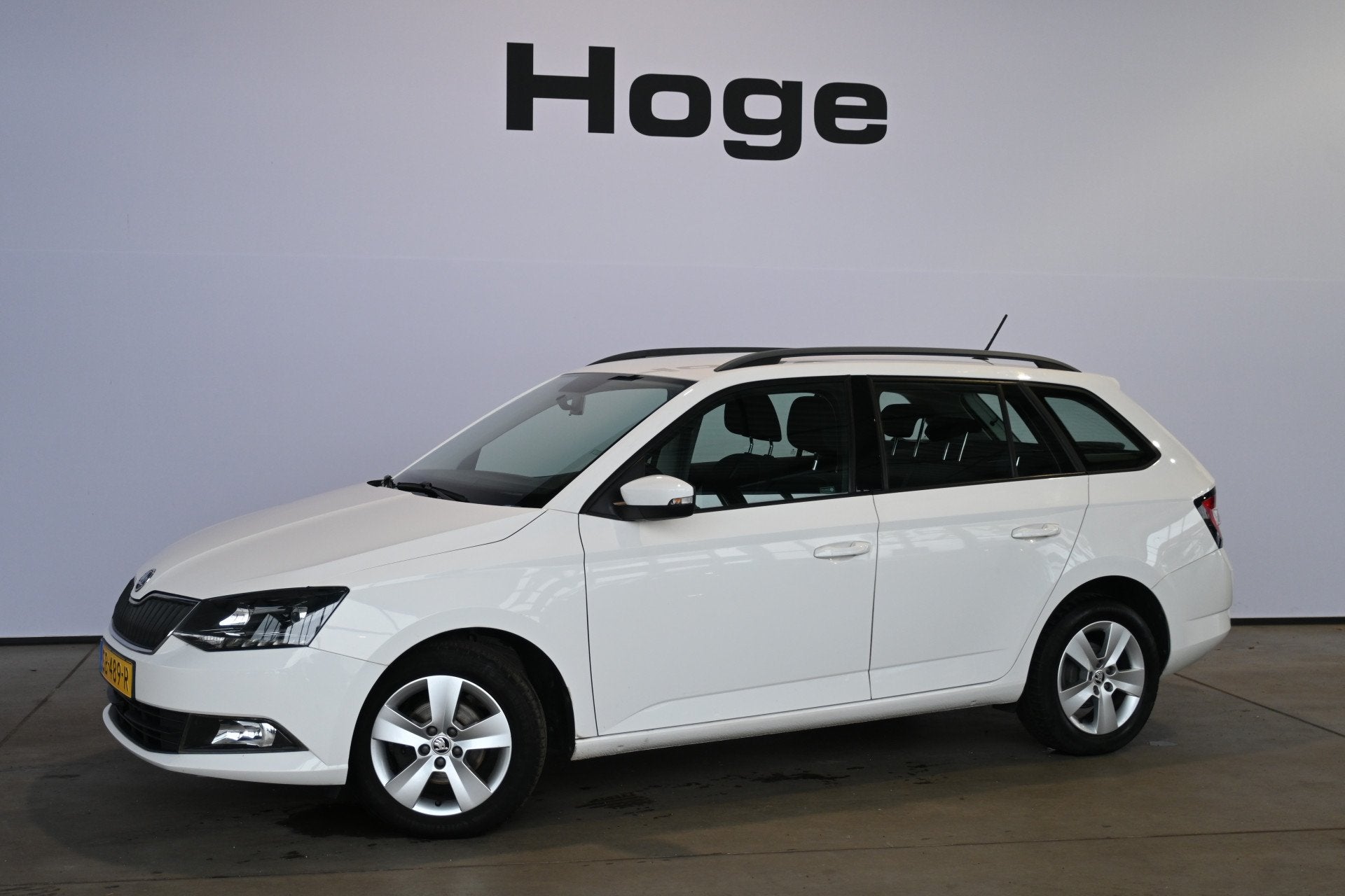 Skoda Fabia Combi 1.0 TSI Ambition Business Airco Navigatie, Auto's, Voorwielaandrijving, Stof, Gebruikt, Met garantie (alle)