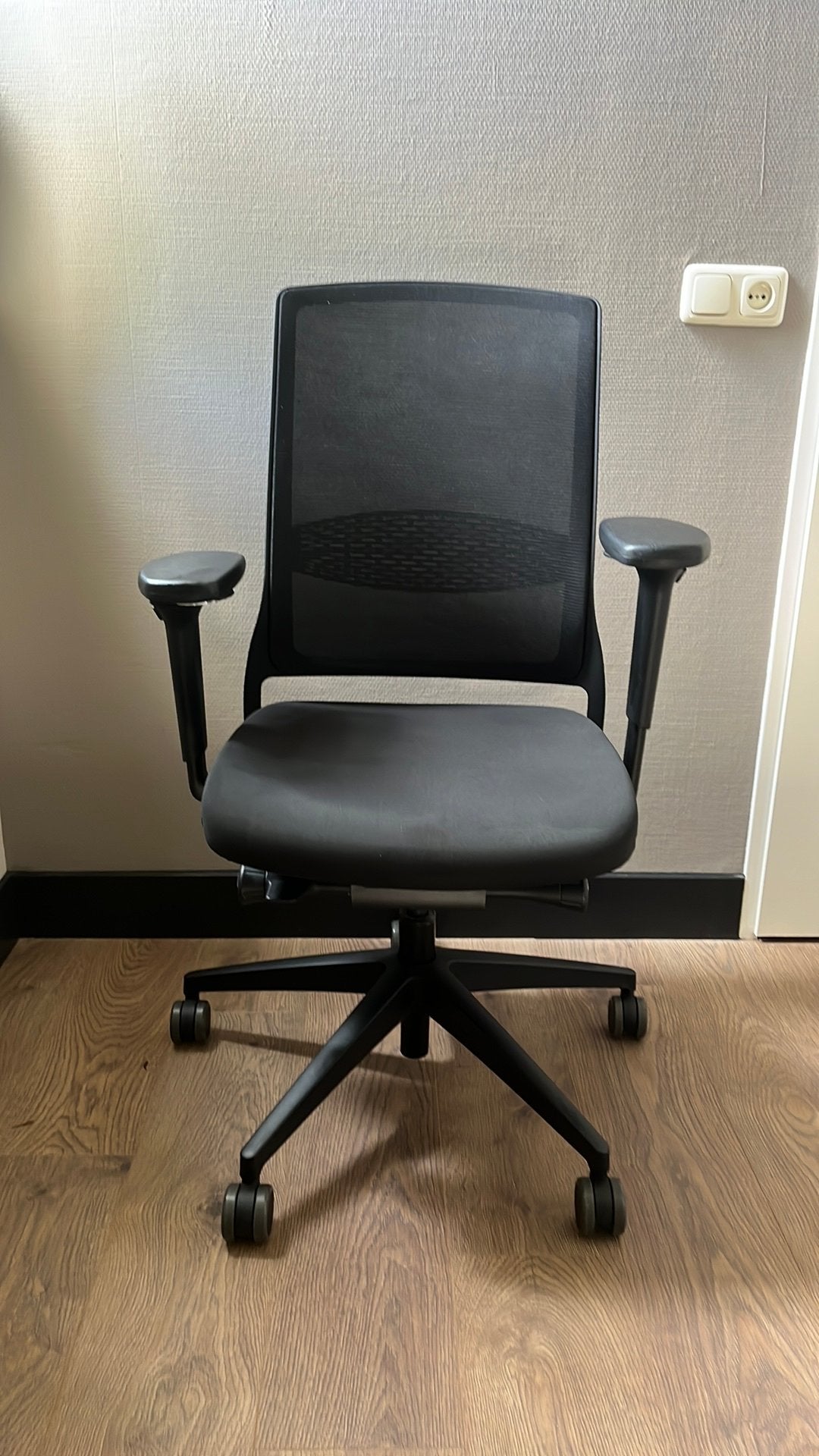 Ahrend bureaustoel Gispen Zinn Smart, Ophalen, Zwart, Zo goed als nieuw, Bureaustoel