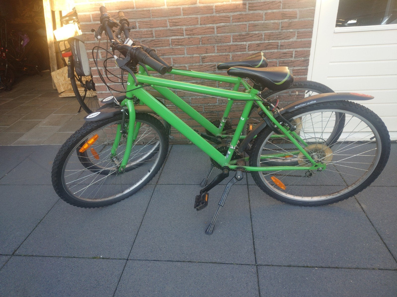 Mountainbike 26" 2 stuks, Ophalen, Gebruikt, Velgrem, 15 tot 20 versnellingen
