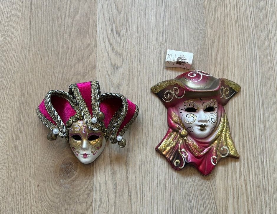 Venetiaanse maskers decoratie, Ophalen