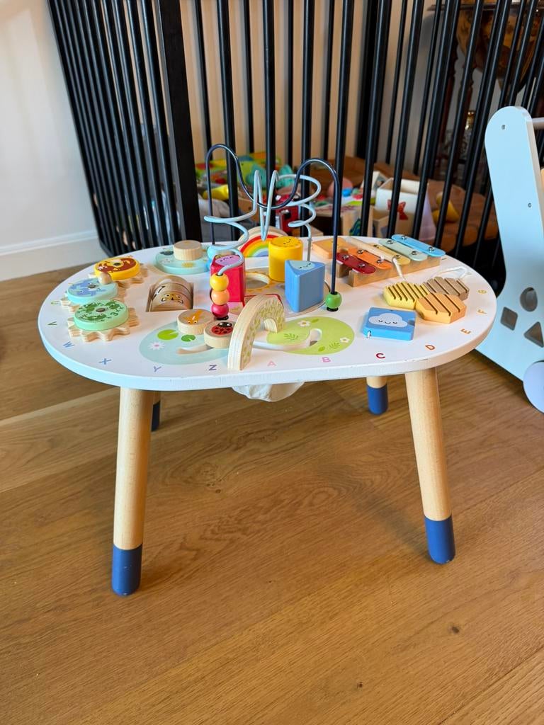 Speeltafel le toy van, Ophalen, Zo goed als nieuw