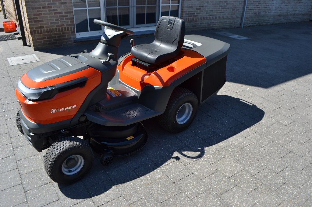 Husqvarna TC 114 in nieuw staat ( slechts 8,5 uren ), Tuin en Terras, Zitmaaiers, Ophalen, Zo goed als nieuw, Elektrische starter