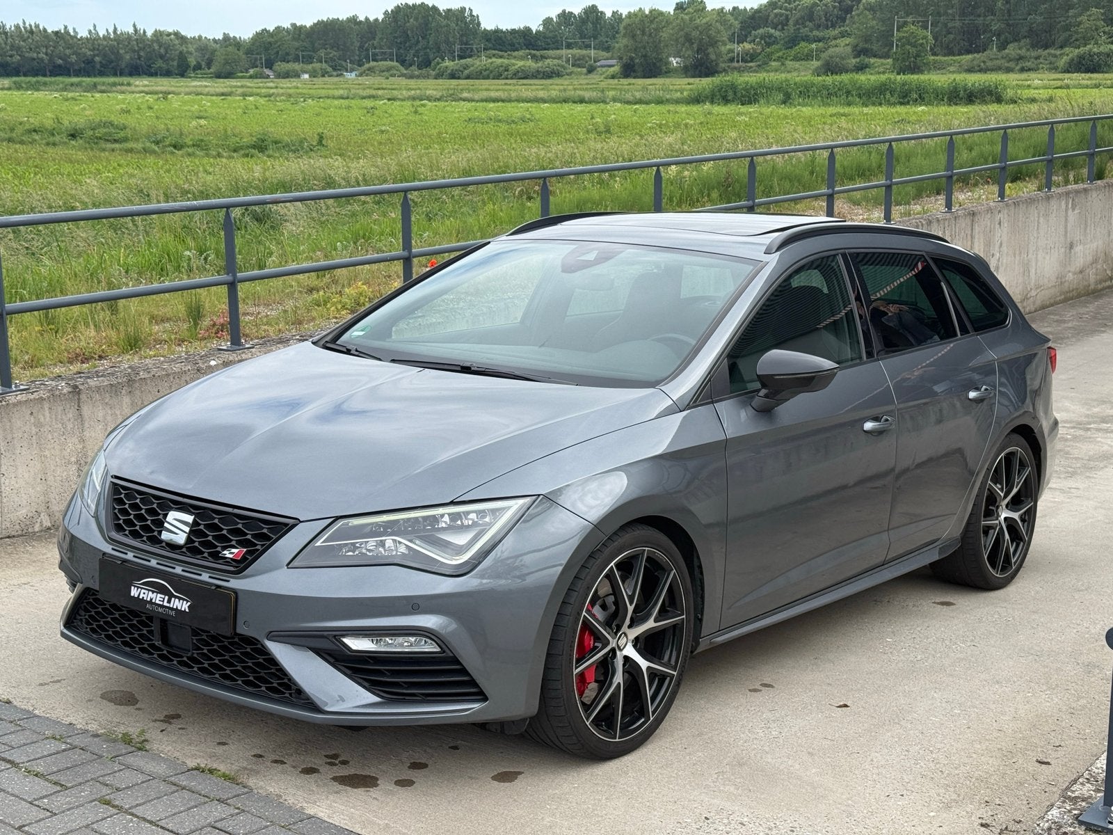 Seat Leon Cupra ST2.0 TSI 300PK 4DRIVE Grijs Carbon/Pano