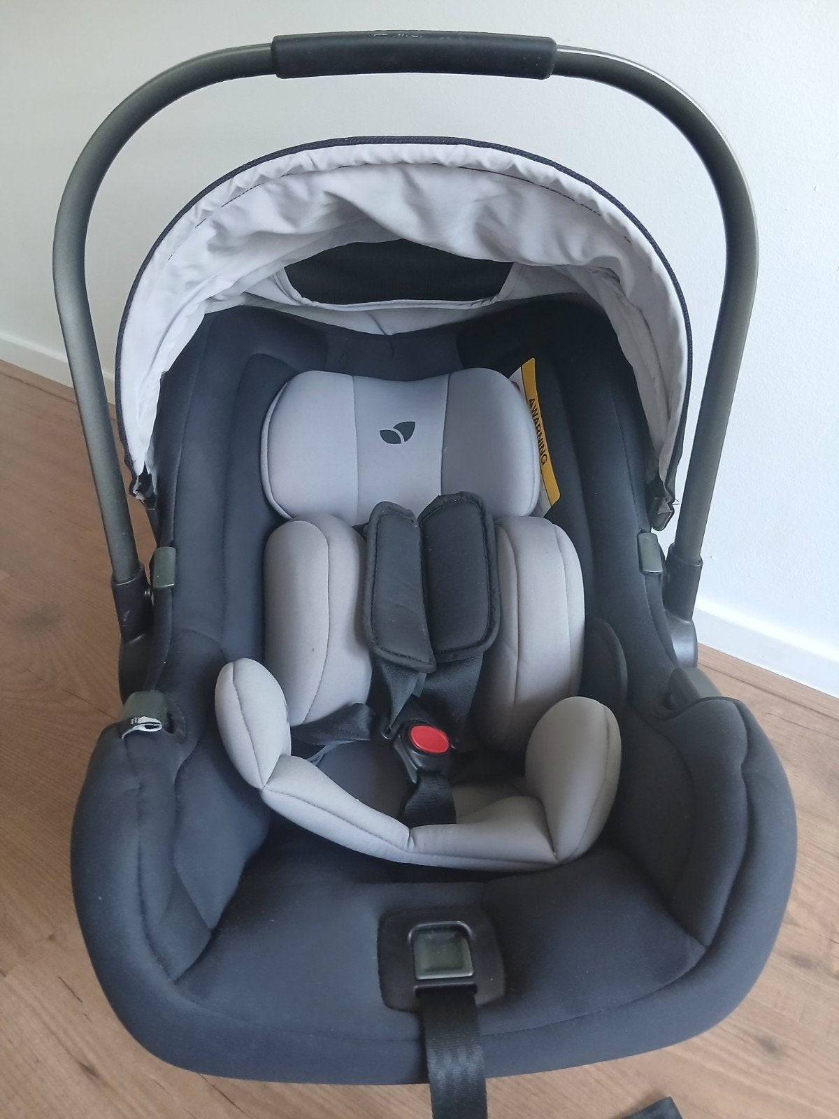Nuna autostoel 0-13 kg met verkleiner, zo goed als nieuw, Kinderen en Baby's, Autogordel of Isofix, Zo goed als nieuw, 0 t/m 13 kg