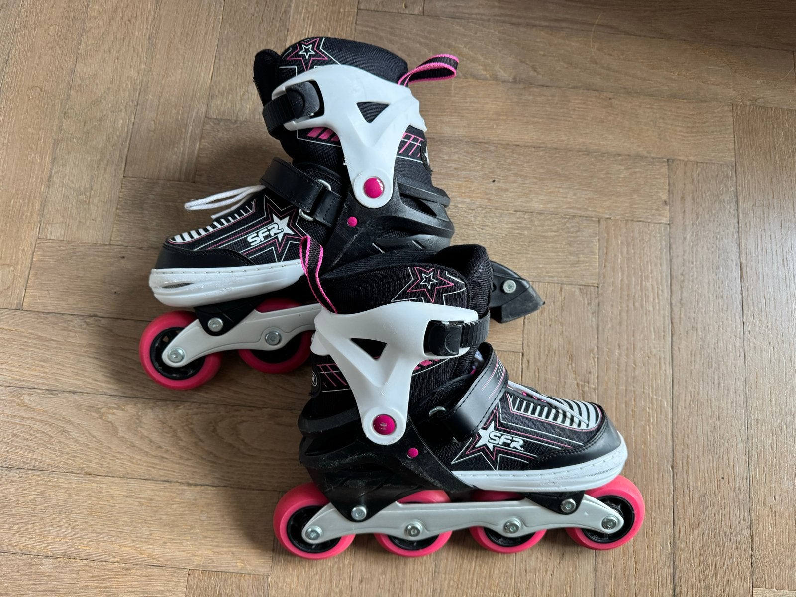 Verstelbare kinderskates SFR, maat 35,5 - 39,5, Overige merken, Kinderen, Ophalen of Verzenden, Inline skates 4 wielen
