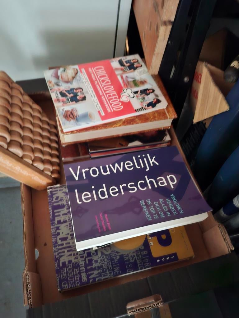 Huis opruiming 2 dozen vol, Ophalen