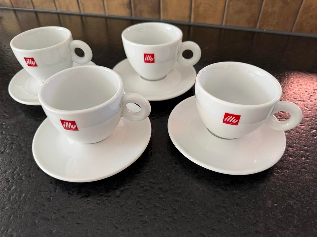 Set van 4 Illy cappuccino kopjes met schotels, Verzamelen, Ophalen, Zo goed als nieuw, Porselein, Kop en/of schotel