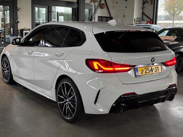BMW 1 Serie (f40) 118i 140pk Executive M-Sport plus Pack, Auto's, BMW, Stof, Gebruikt, Wit, Origineel Nederlands