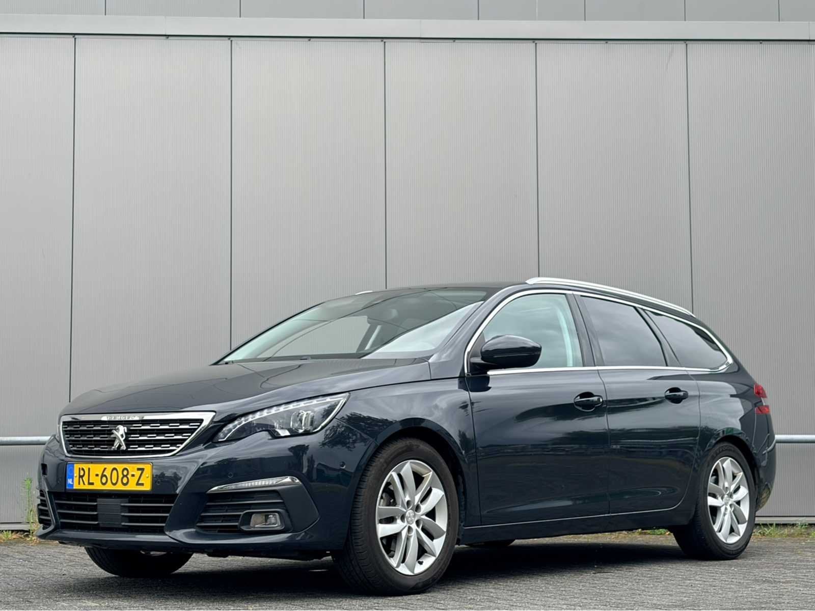 2018 Peugeot 308 SW 1.2 - automaat - pano - Personenauto, Auto's, Gebruikt, Euro 6, 1199 cc, 635 kg