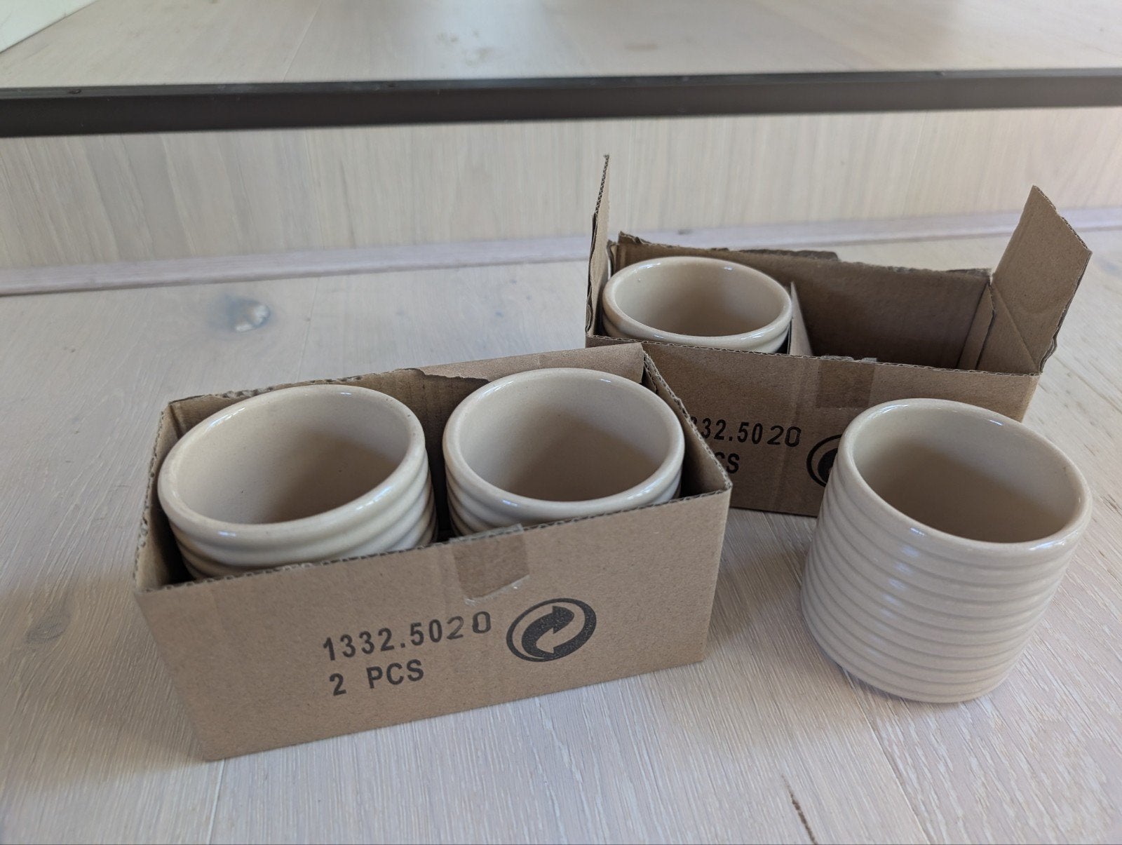4 gloednieuwe beige plantenpotjes maat XS, Tuin en Terras, Rond, Ophalen of Verzenden, Aardewerk, Binnen