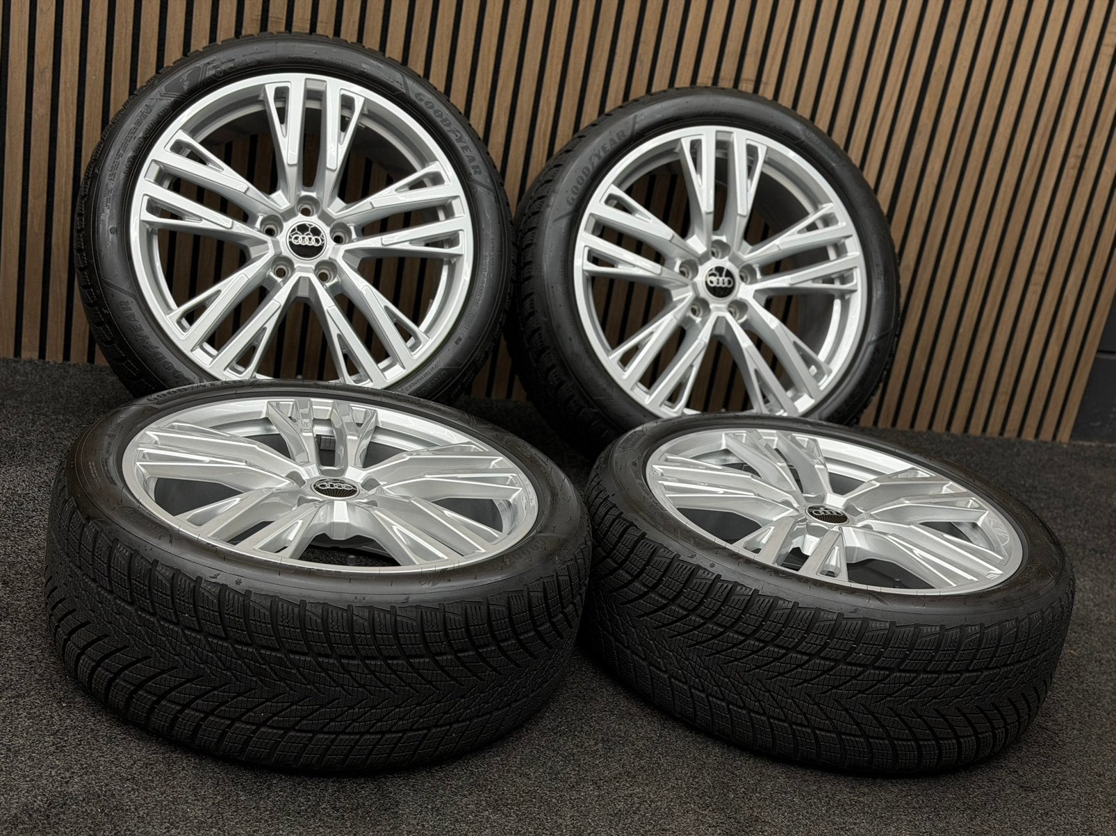 Originele 19 inch Audi A5 S5 B10 5x112 ET44 Goodyear AO 2025, 245 mm, ., Banden en Velgen, Winterbanden