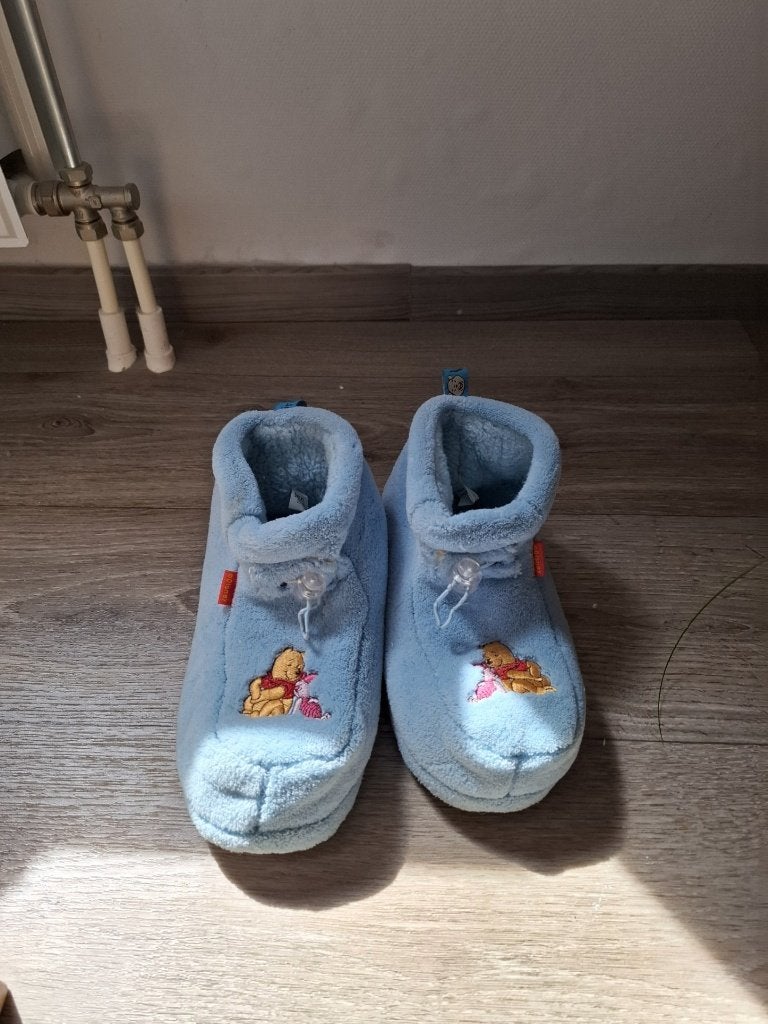lekkere warme sloffen Winnie de Pooh, Blauw, Overige typen, Ophalen of Verzenden, Gedragen