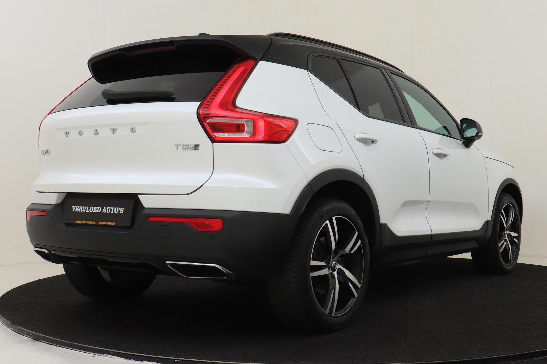 Volvo XC40 T5 TWIN ENGINE R-DESIGN -PANO.DAK|POWER-SEATS|CLI, Auto's, Euro 6, Wit, Bedrijf, Hybride Elektrisch/Benzine