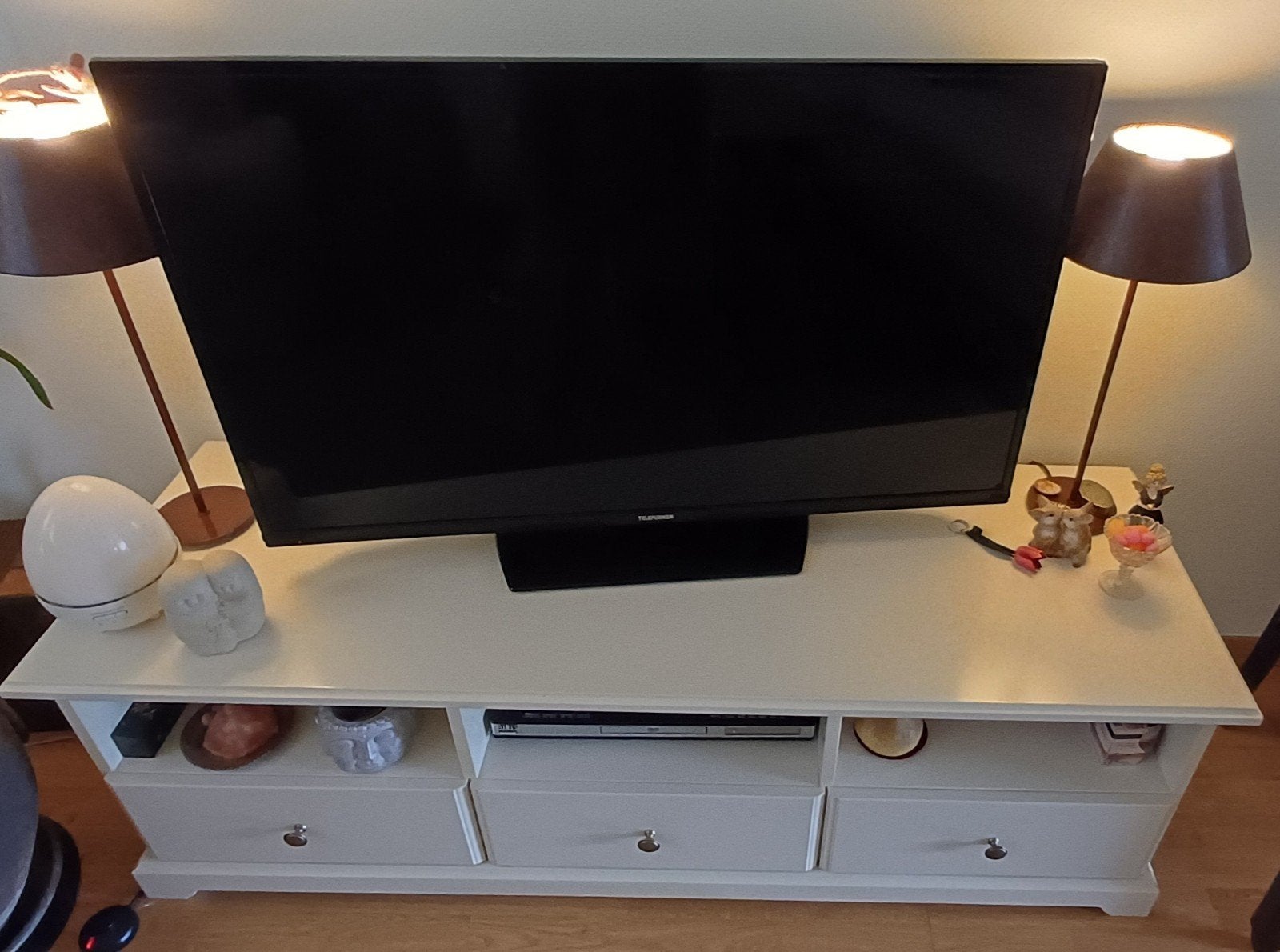 tv met meubel, Ophalen, 25 tot 50 cm, Minder dan 100 cm