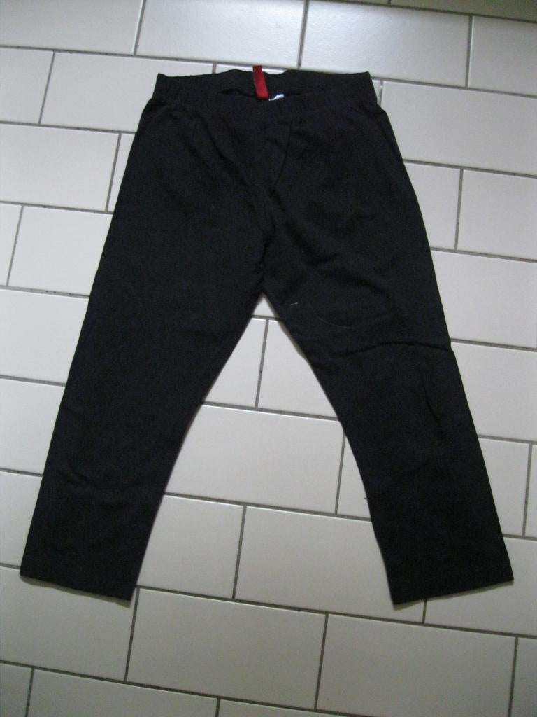maat XS, (36) 1 nieuwe Divided capri legging, stretch, Legging, Divided, Maat 36/38 (S), Zwart