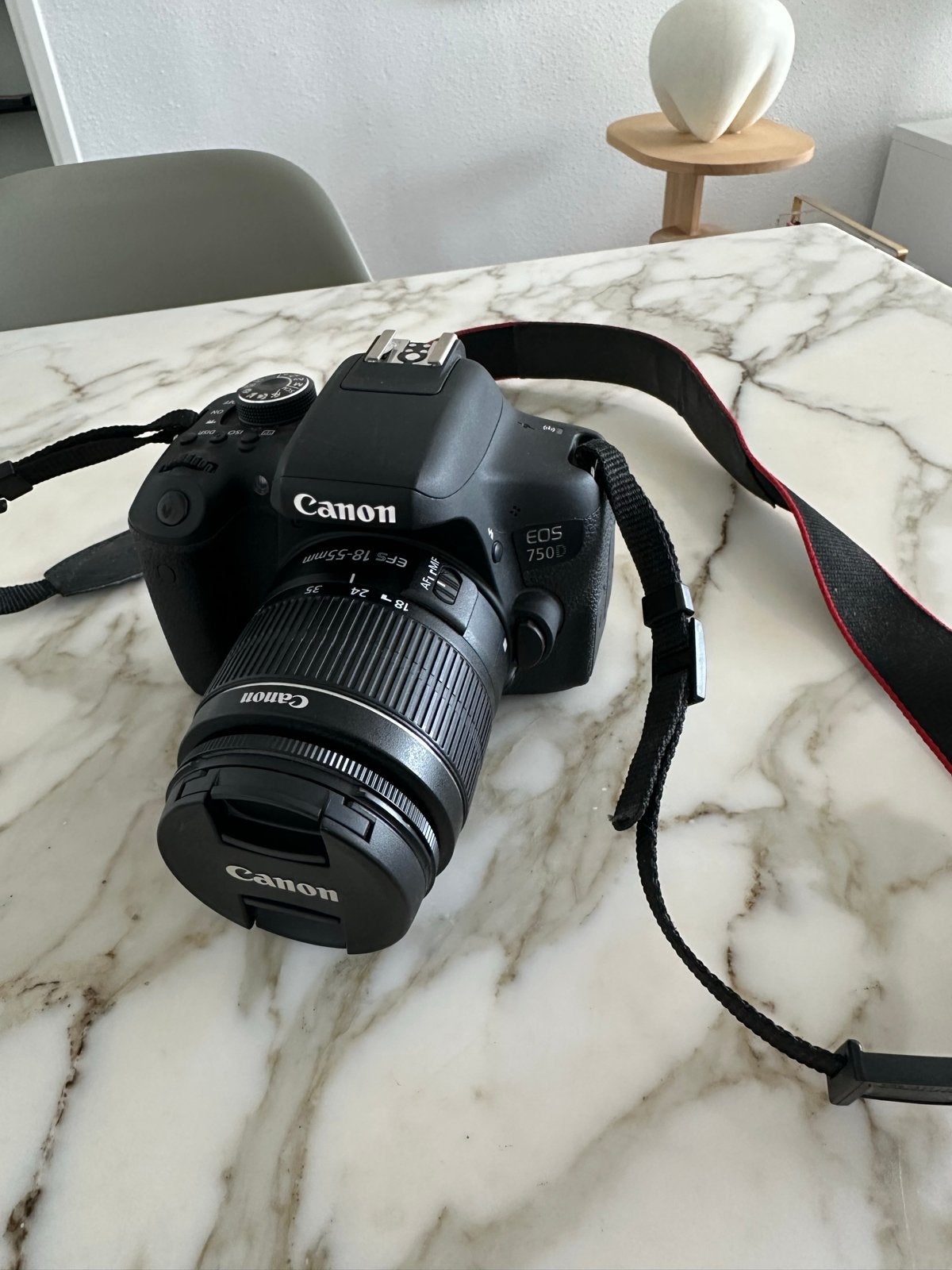 Canon EOS 750D met kitlens (18-55mm) 1 batterij en strap, Audio, Tv en Foto, Fotocamera's Digitaal, Ophalen, Spiegelreflex, Canon