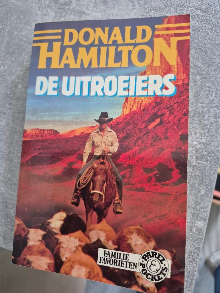 Donald Hamilton - De Uitroeiers (Familie Favorieten), Ophalen of Verzenden