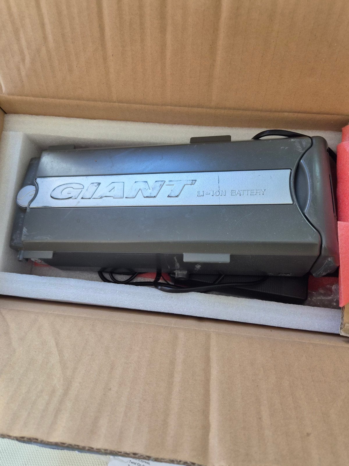 Gereviseerde fietsaccu Giant Twist 26V 13Ah met lader, Fietsen en Brommers, Nieuw