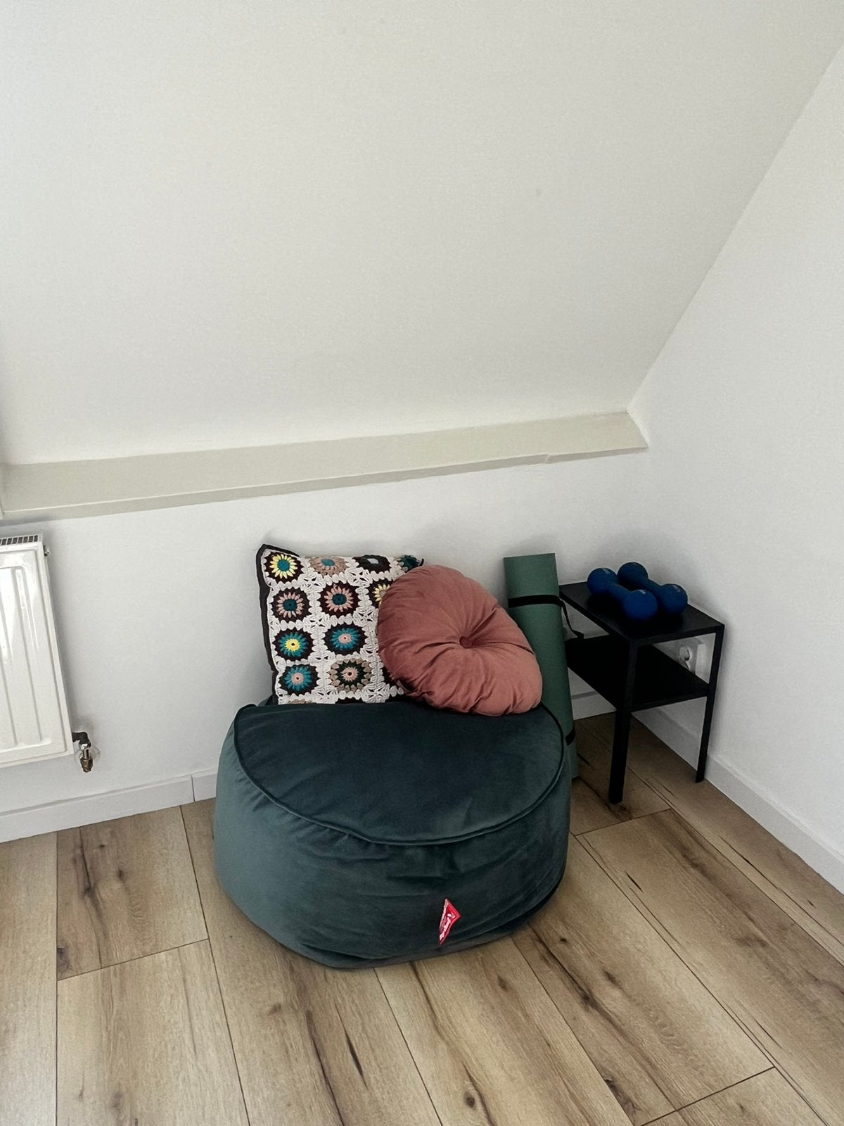 Grijsgroene poef, Huis en Inrichting, Ophalen, Zo goed als nieuw, Rond