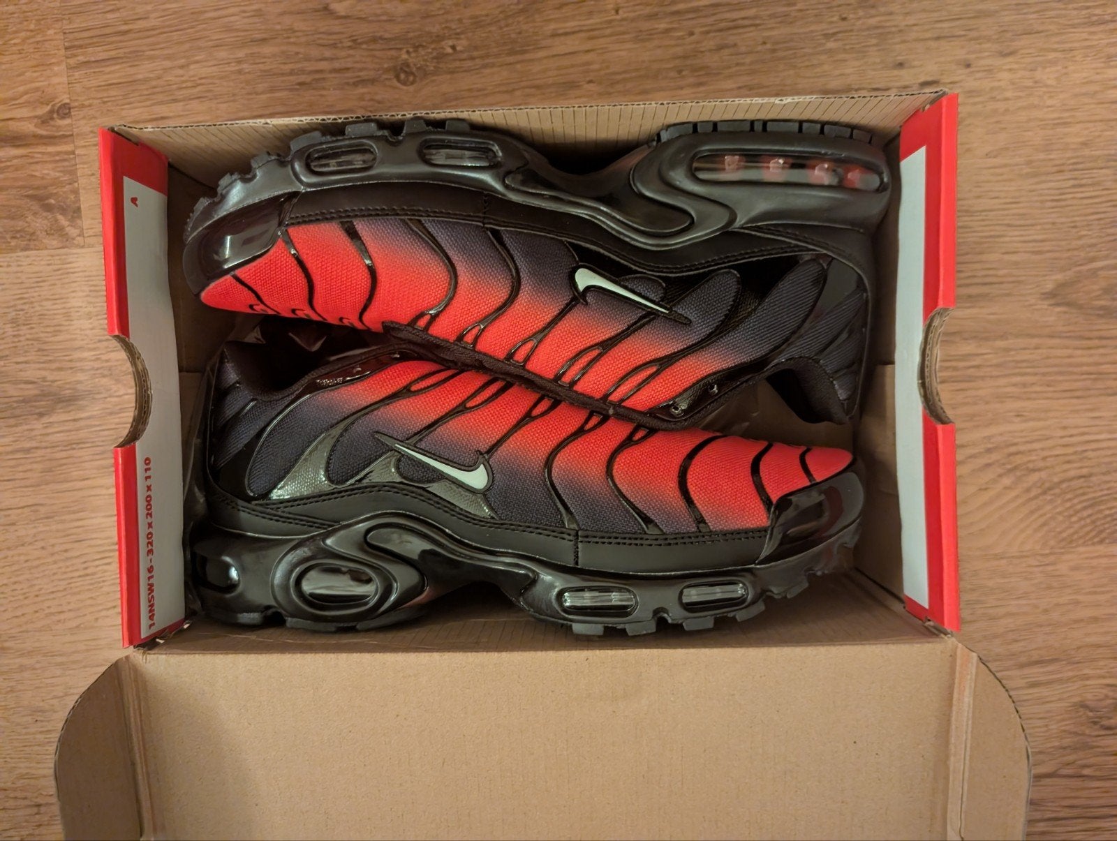 Nike Air Max Plus TN - Zwart/Rood - Maat 44, Verzenden, Zwart, Nike, Nieuw