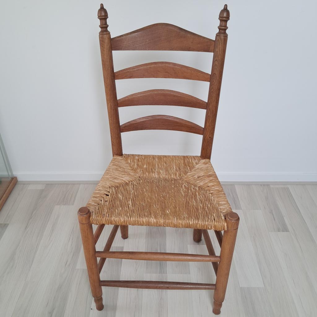 Mooie oude houten stoel, Ophalen