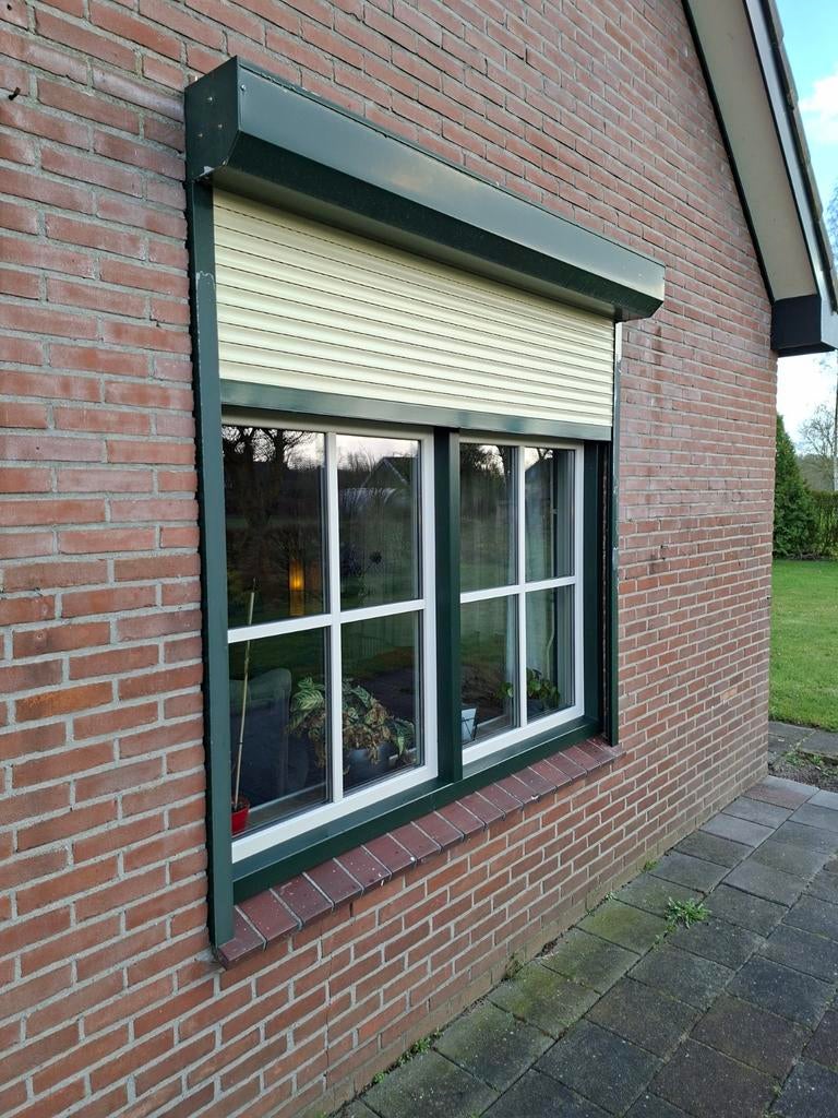 Rolluiken - 11 stuks in verschillende maten, Doe-het-zelf en Verbouw, Rolluiken, Ophalen, Gebruikt, Overige kleuren, Minder dan 100 cm
