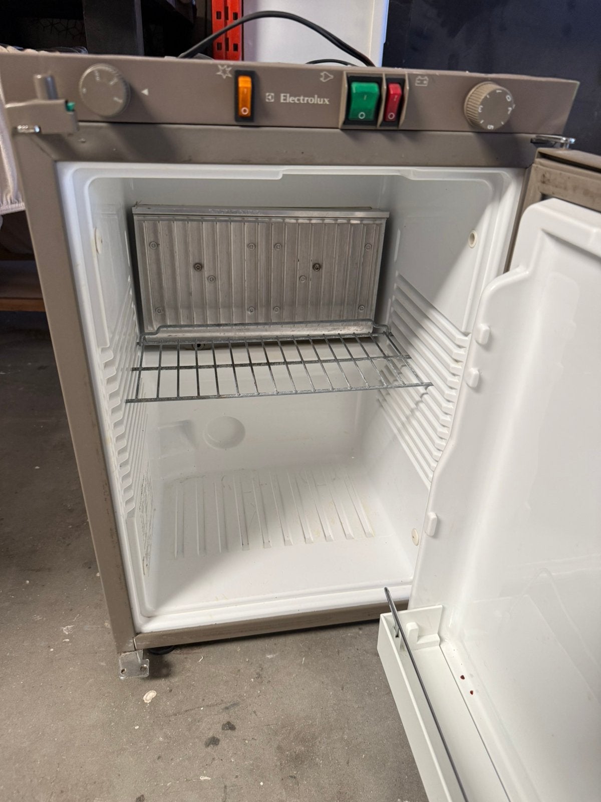 Electrolux koelkast op 12V / 230V / gas voor camper, caravan, Witgoed en Apparatuur, Vriezers en Diepvrieskisten, Gebruikt, Inbouw