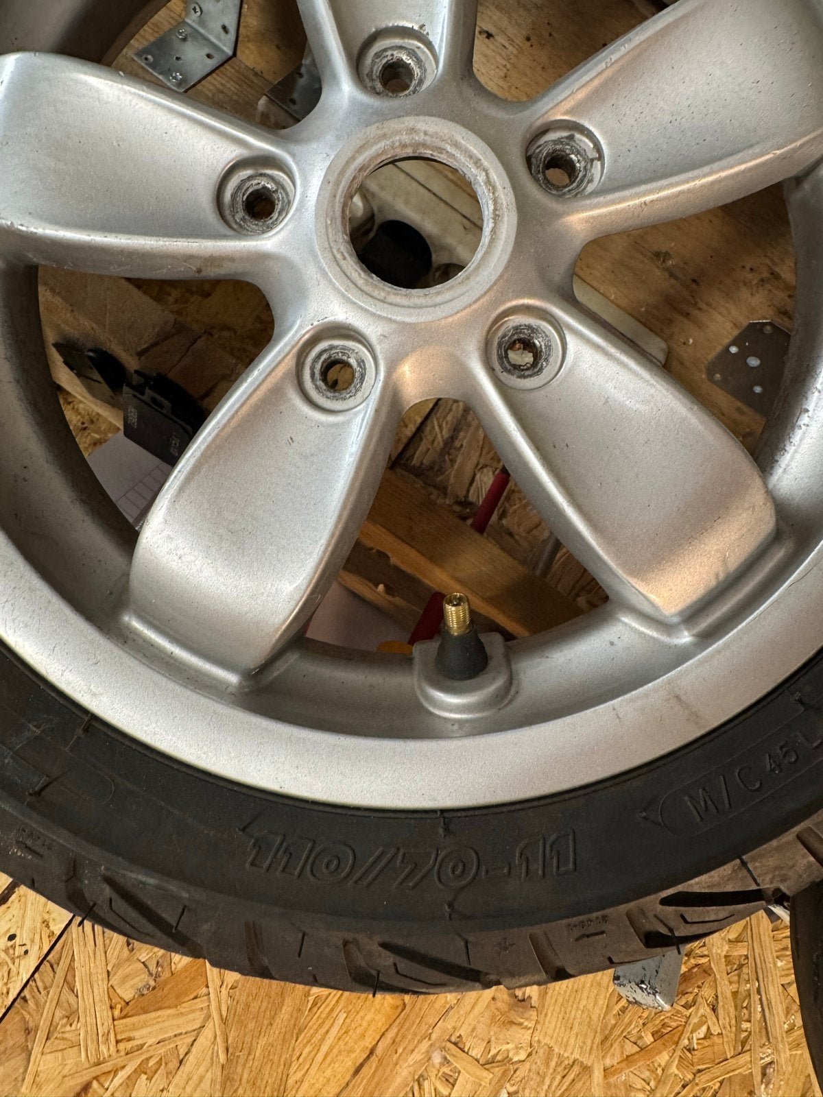 Vespa Primavera velg met lekke achterband, Ophalen of Verzenden, Gebruikt, Overige typen, Vespa