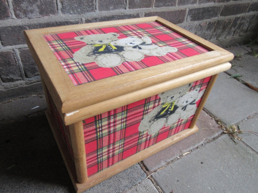 Houten kist kistje met beren, Huis en Inrichting, Woonaccessoires | Kisten, Ophalen of Verzenden, Gebruikt, Minder dan 50 cm, Minder dan 50 cm