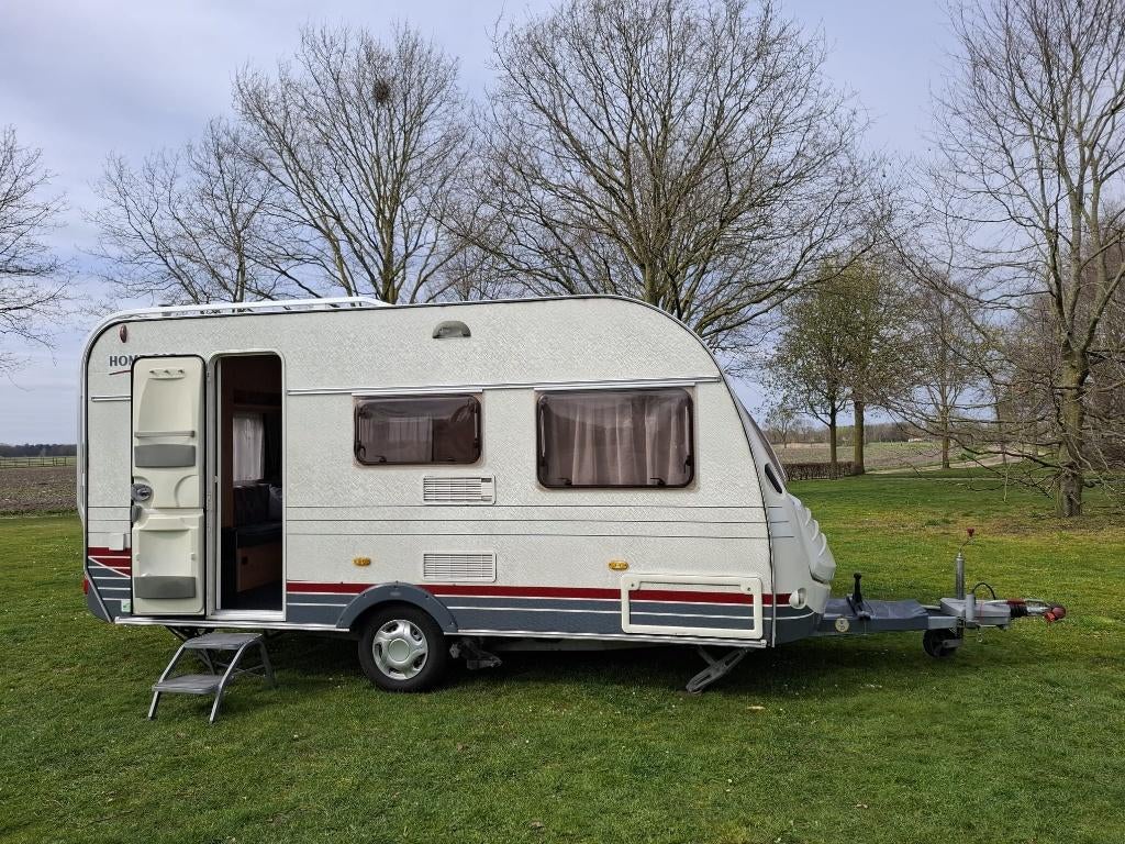 Caravan Home-Car Racer 43 Champ, Koelkast, Home-car, Vast bed, Treinzit