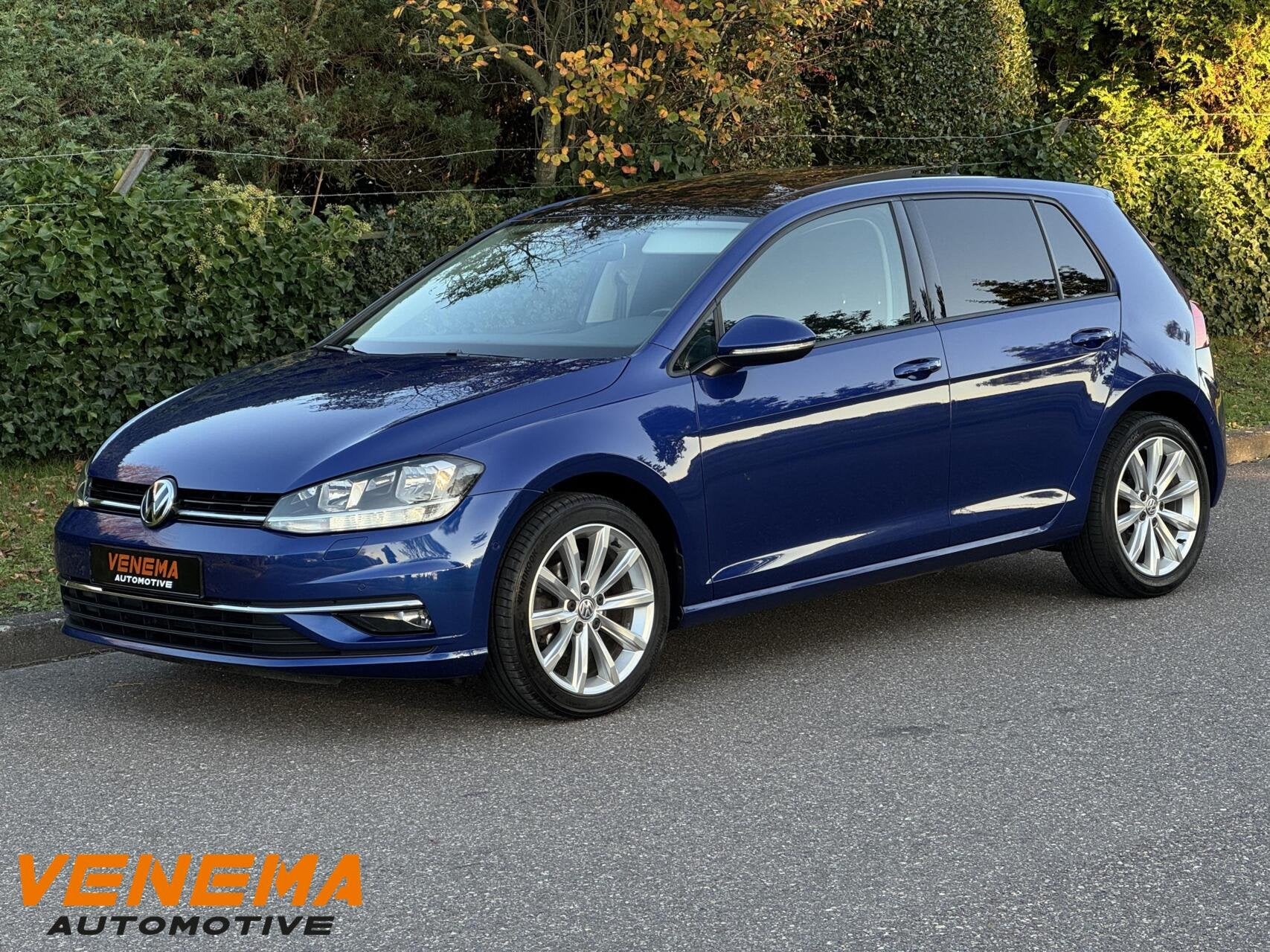 VW Golf Highline 115pk/Pano/Navi/Camera/PDC/Clima/1eig/124k, Auto's, Stof, Gebruikt, Parkeerassistent, Met garantie (alle)