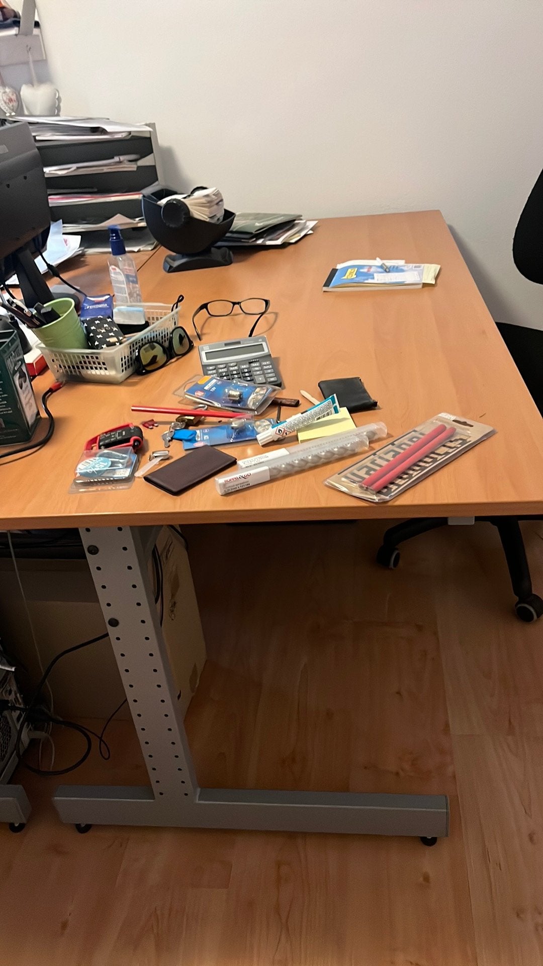 Bureau 160 x 80 ikea met plank om evt printer op te zetten, Huis en Inrichting, Bureaus, Ophalen, Gebruikt