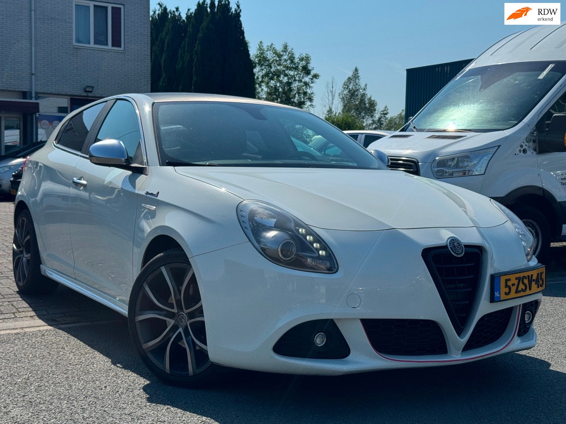 Alfa Romeo Giulietta 1.4 T Distinctive Lusso, Euro 5, 4 cilinders, Wit, Bedrijf
