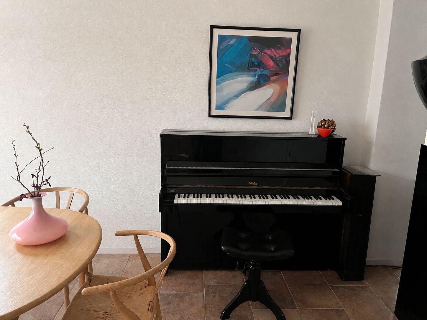 Zwarte Rösler piano 123cm, hoogglans, inclusief lederen kruk, Muziek en Instrumenten, Gebruikt, Zwart, Ophalen of Verzenden, Piano