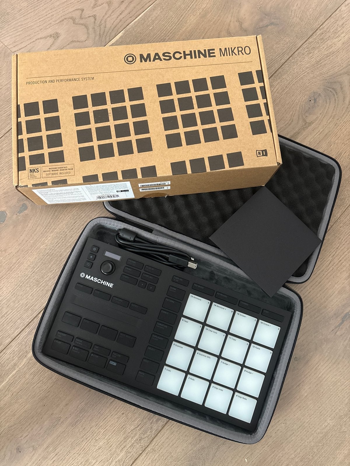 Native Instruments Maschine Mikro MK3 met hoes, Verzenden, Zo goed als nieuw, Overige merken
