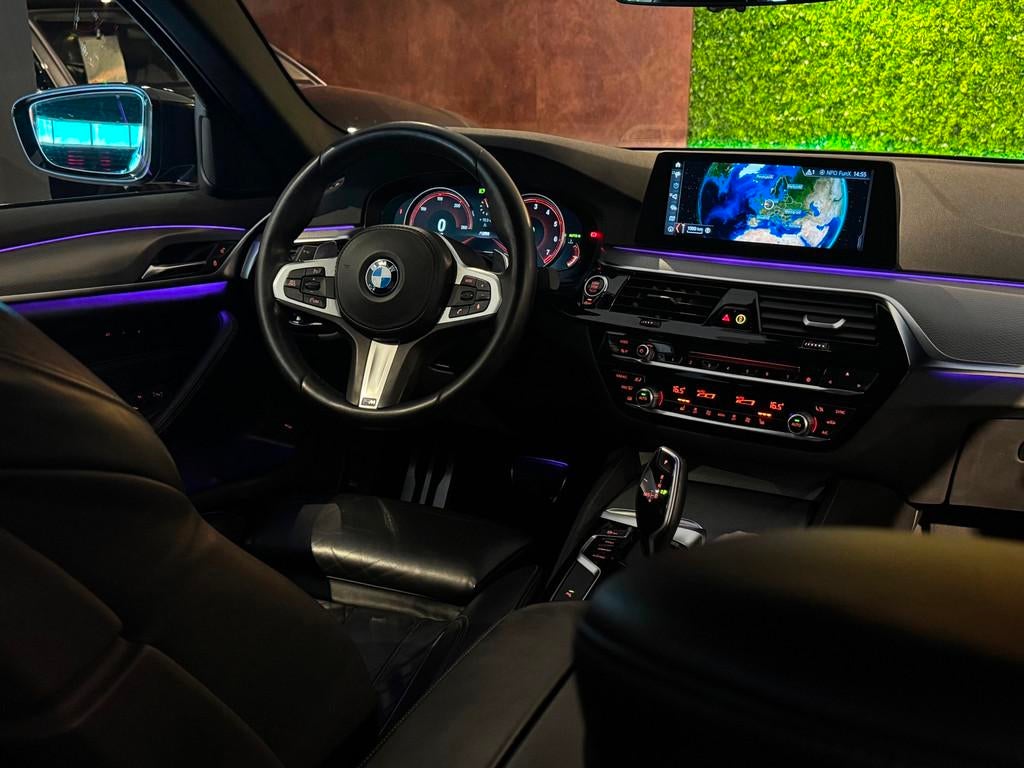 BMW 5-serie 520i High Executive M SPORT |INDIVIDUAL|MEMORY|H, Automaat, 1998 cc, Achterwielaandrijving, 4 cilinders