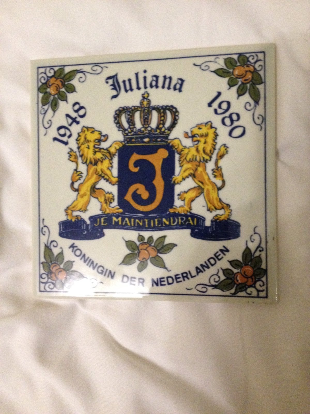 Wandtegel Juliana, Ophalen of Verzenden, Zo goed als nieuw, Tijdschrift of Boek