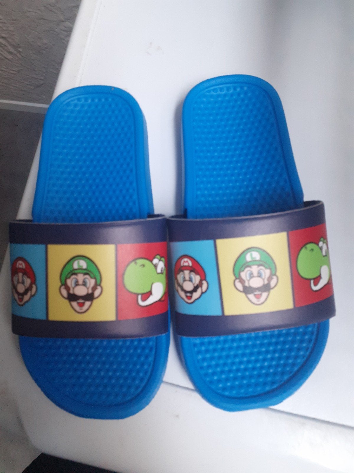 Super Mario slippers - maat 26, Schoenen, Ophalen of Verzenden, Zo goed als nieuw, Jongen