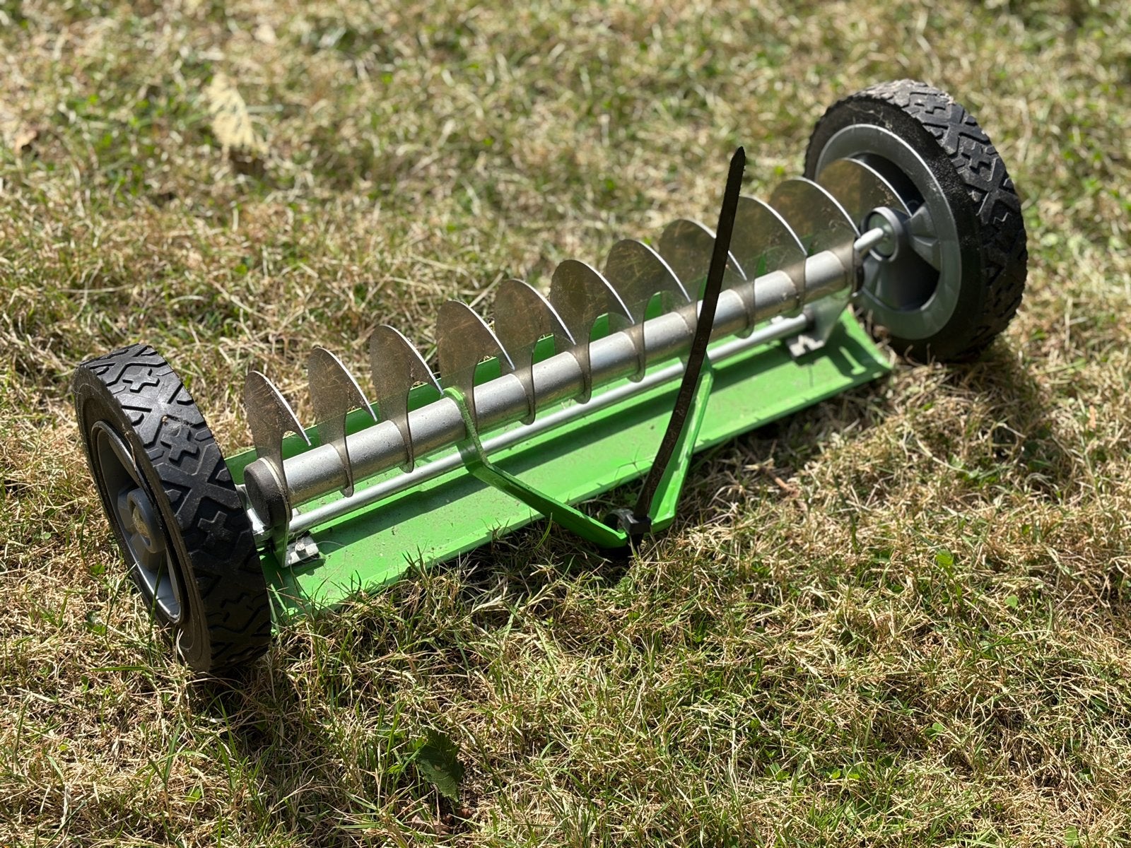 Gazonbeluchter met wielen - Handig tuingereedschap, Ophalen of Verzenden, Gebruikt