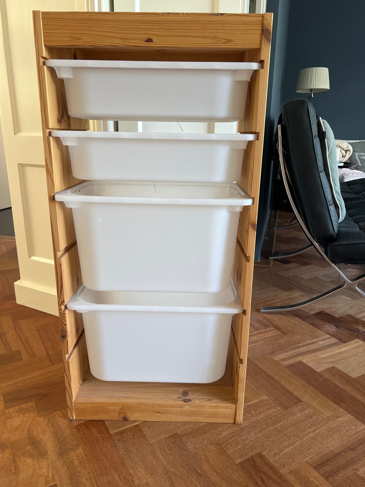 Houten opbergrek met 4 witte bakken - IKEA Trofast, Ophalen, Gebruikt, Kast