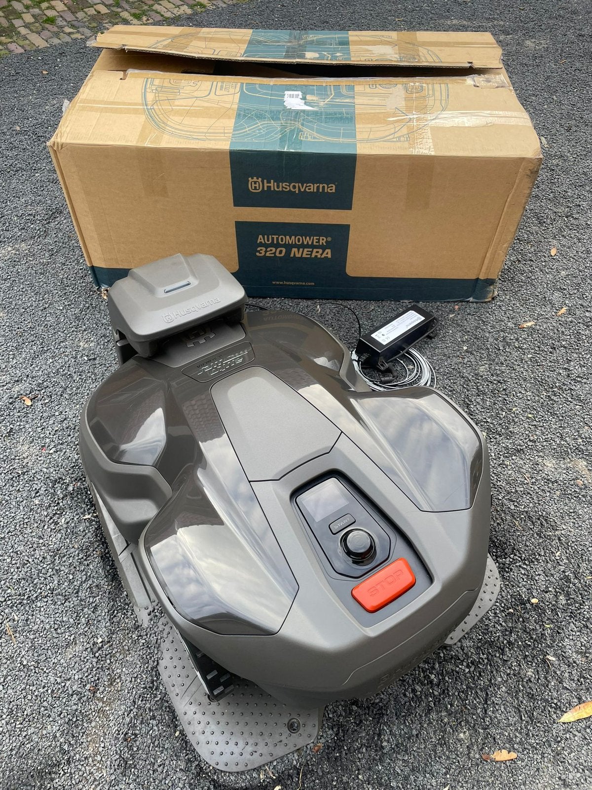 Husqvarna draadloos 320 NERA – 259 draaiuren – garantie 2027, Ophalen of Verzenden