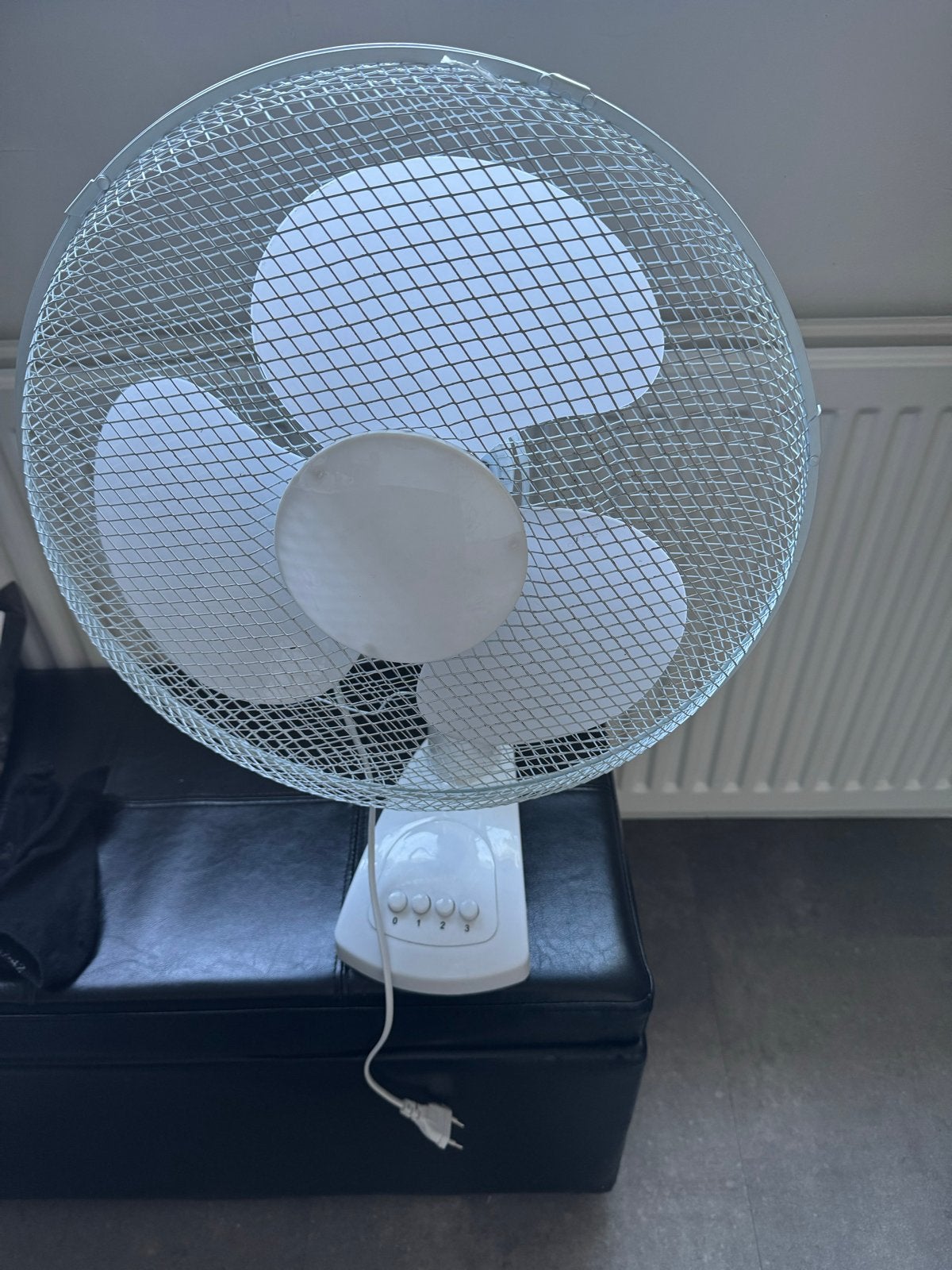 Witte tafelventilator - perfect voor verkoeling, Witgoed en Apparatuur, Ventilatoren, Zo goed als nieuw, Tafelventilator, Ophalen of Verzenden