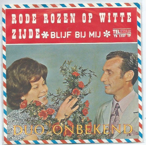 Duo Onbekend- Rode Rozen op Witte Zijde