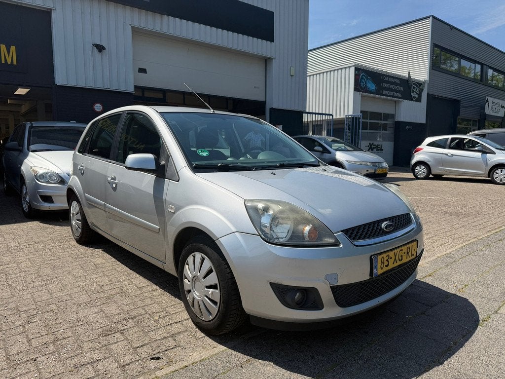 Ford Fiesta 1.6-16V Futura 5 DEURS, Auto's, Voorwielaandrijving, 1596 cc, 101 pk, 4 cilinders